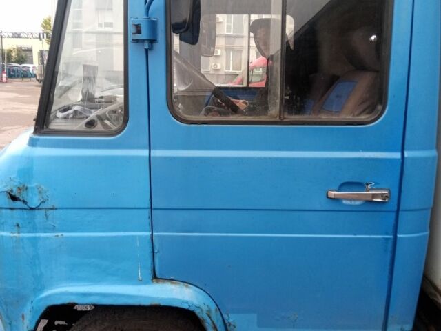 Синий Мерседес Варио, объемом двигателя 4 л и пробегом 500 тыс. км за 3100 $, фото 4 на Automoto.ua
