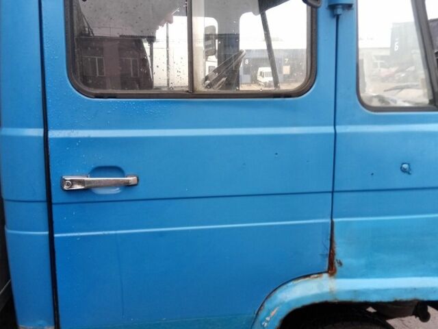 Синий Мерседес Варио, объемом двигателя 4 л и пробегом 500 тыс. км за 3100 $, фото 5 на Automoto.ua