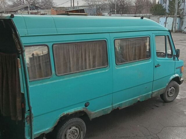 Зеленый Мерседес Варио, объемом двигателя 0 л и пробегом 100 тыс. км за 1570 $, фото 4 на Automoto.ua