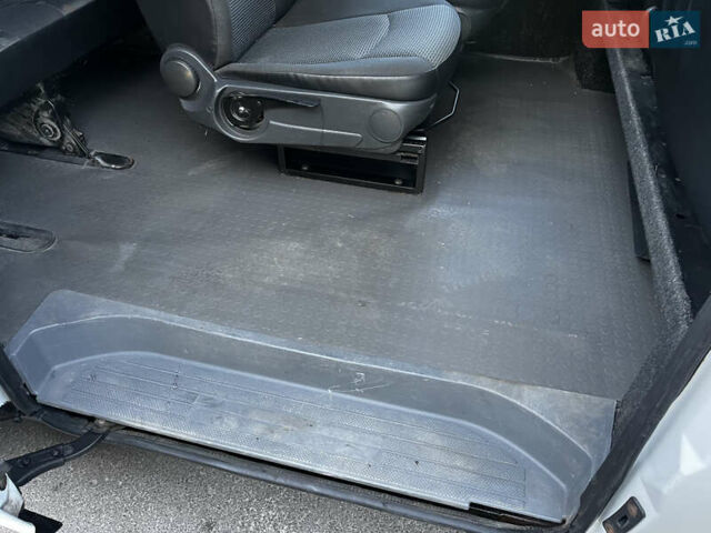 Белый Мерседес Виано, объемом двигателя 2.14 л и пробегом 394 тыс. км за 11200 $, фото 24 на Automoto.ua