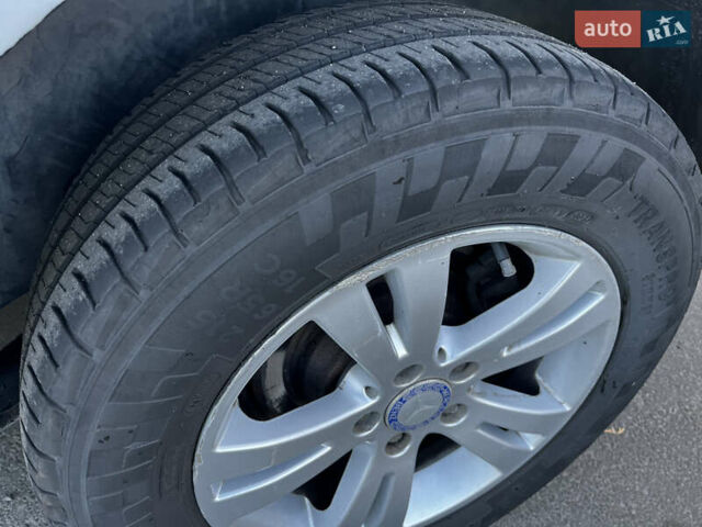 Белый Мерседес Виано, объемом двигателя 2.14 л и пробегом 394 тыс. км за 11200 $, фото 27 на Automoto.ua