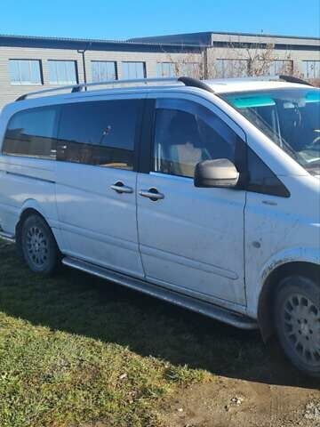 Белый Мерседес Виано, объемом двигателя 2.2 л и пробегом 206 тыс. км за 23182 $, фото 1 на Automoto.ua