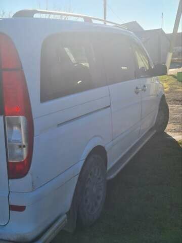 Белый Мерседес Виано, объемом двигателя 2.2 л и пробегом 206 тыс. км за 23182 $, фото 2 на Automoto.ua