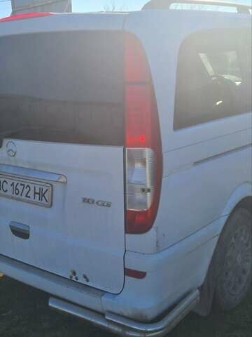 Белый Мерседес Виано, объемом двигателя 2.2 л и пробегом 206 тыс. км за 23182 $, фото 3 на Automoto.ua