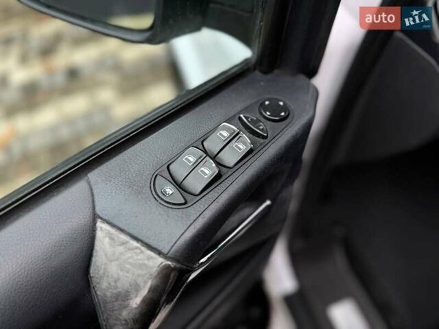 Білий Мерседес Віано, об'ємом двигуна 2.2 л та пробігом 419 тис. км за 15200 $, фото 19 на Automoto.ua