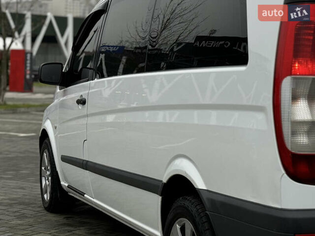 Белый Мерседес Виано, объемом двигателя 2.2 л и пробегом 293 тыс. км за 10700 $, фото 10 на Automoto.ua