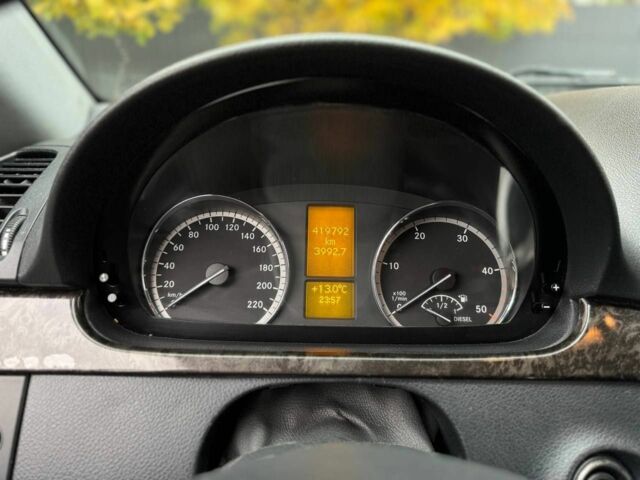 Білий Мерседес Віано, об'ємом двигуна 2.1 л та пробігом 411 тис. км за 15200 $, фото 8 на Automoto.ua