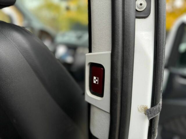 Білий Мерседес Віано, об'ємом двигуна 2.1 л та пробігом 411 тис. км за 15200 $, фото 4 на Automoto.ua