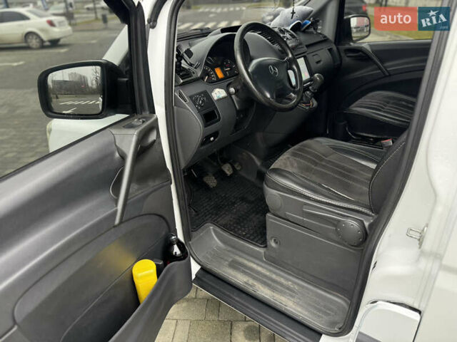 Белый Мерседес Виано, объемом двигателя 2.2 л и пробегом 293 тыс. км за 10700 $, фото 33 на Automoto.ua