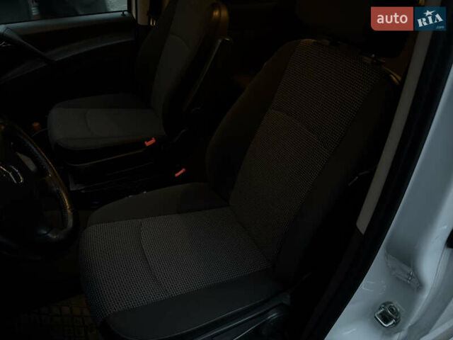 Белый Мерседес Виано, объемом двигателя 2.14 л и пробегом 175 тыс. км за 17700 $, фото 10 на Automoto.ua