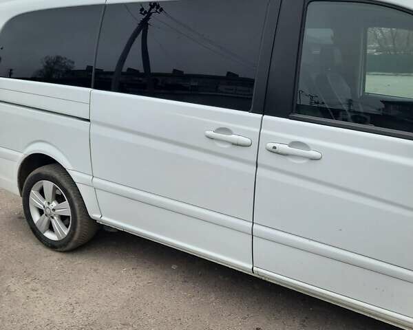 Белый Мерседес Виано, объемом двигателя 2.14 л и пробегом 285 тыс. км за 20320 $, фото 1 на Automoto.ua