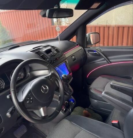 Белый Мерседес Виано, объемом двигателя 2.1 л и пробегом 270 тыс. км за 24500 $, фото 2 на Automoto.ua