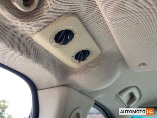 Черный Мерседес Виано, объемом двигателя 2.1 л и пробегом 308 тыс. км за 13499 $, фото 16 на Automoto.ua