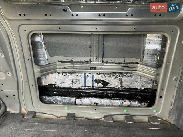 Черный Мерседес Виано, объемом двигателя 3.72 л и пробегом 332 тыс. км за 16500 $, фото 53 на Automoto.ua
