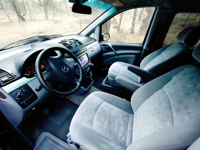 Черный Мерседес Виано, объемом двигателя 2.2 л и пробегом 236 тыс. км за 5900 $, фото 6 на Automoto.ua