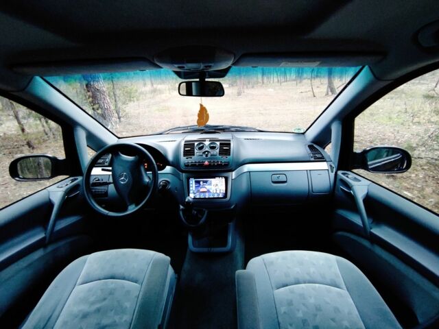 Черный Мерседес Виано, объемом двигателя 2.2 л и пробегом 236 тыс. км за 5900 $, фото 8 на Automoto.ua