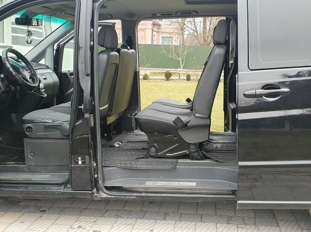 Черный Мерседес Виано, объемом двигателя 2.1 л и пробегом 570 тыс. км за 9900 $, фото 5 на Automoto.ua