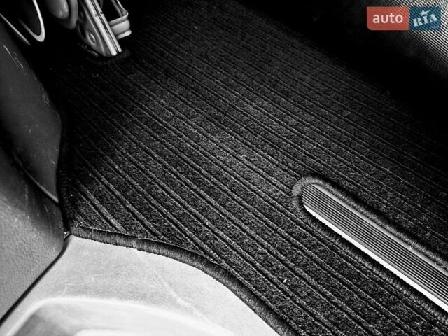 Чорний Мерседес Віано, об'ємом двигуна 3 л та пробігом 390 тис. км за 15999 $, фото 18 на Automoto.ua
