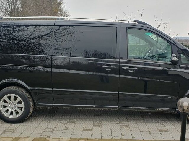 Черный Мерседес Виано, объемом двигателя 2.1 л и пробегом 570 тыс. км за 9900 $, фото 2 на Automoto.ua