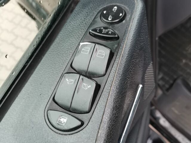 Черный Мерседес Виано, объемом двигателя 2.1 л и пробегом 395 тыс. км за 15000 $, фото 8 на Automoto.ua