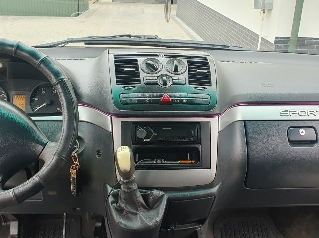 Черный Мерседес Виано, объемом двигателя 2.1 л и пробегом 570 тыс. км за 9900 $, фото 7 на Automoto.ua