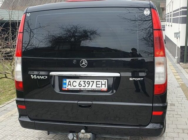 Черный Мерседес Виано, объемом двигателя 2.1 л и пробегом 570 тыс. км за 9900 $, фото 3 на Automoto.ua