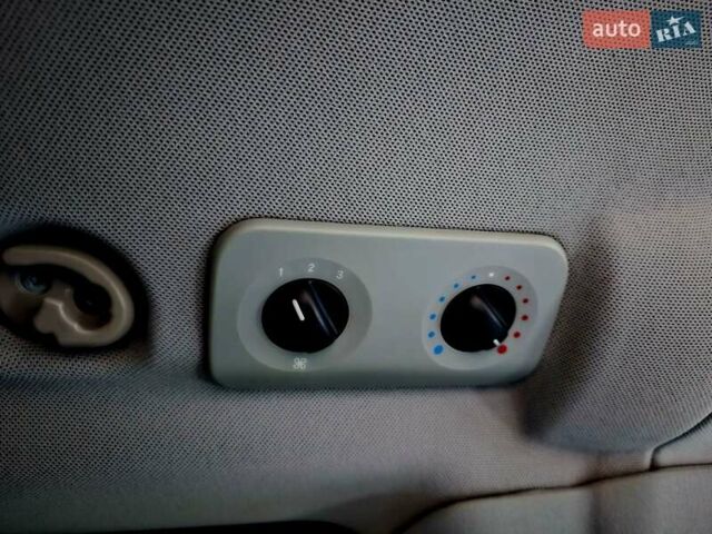 Чорний Мерседес Віано, об'ємом двигуна 3 л та пробігом 390 тис. км за 15999 $, фото 23 на Automoto.ua