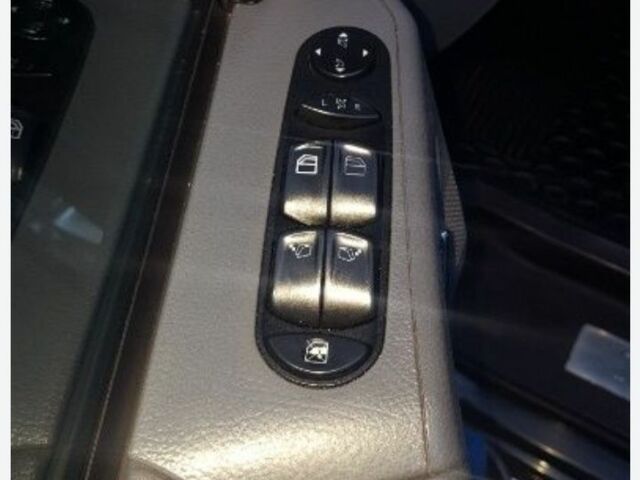 Черный Мерседес Виано, объемом двигателя 2.2 л и пробегом 230 тыс. км за 15300 $, фото 7 на Automoto.ua