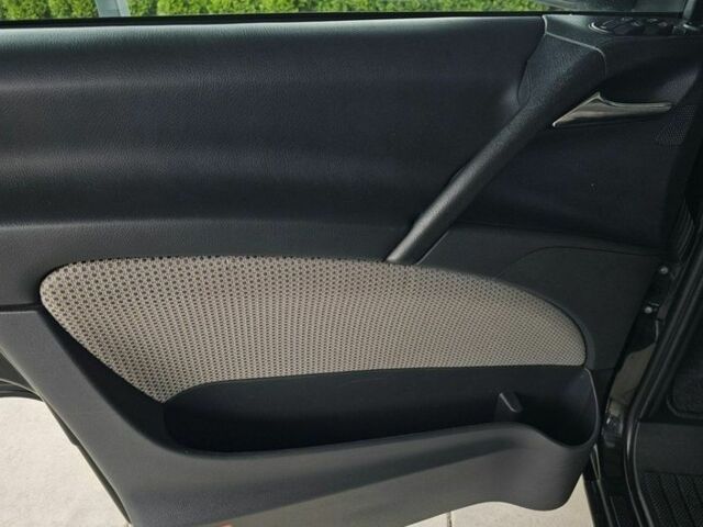 Черный Мерседес Виано, объемом двигателя 3 л и пробегом 277 тыс. км за 8400 $, фото 14 на Automoto.ua