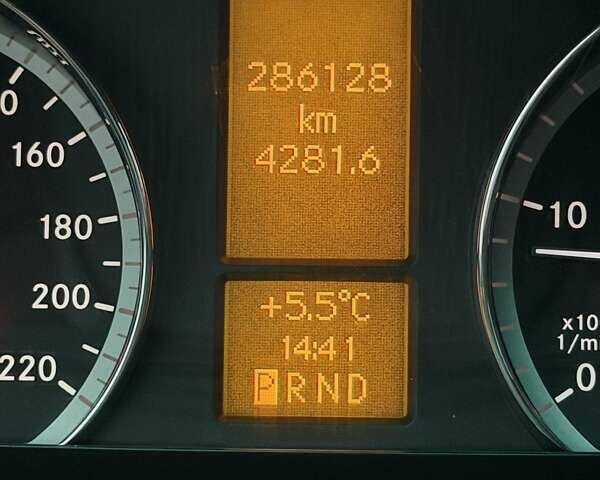 Черный Мерседес Виано, объемом двигателя 2.14 л и пробегом 286 тыс. км за 18700 $, фото 8 на Automoto.ua