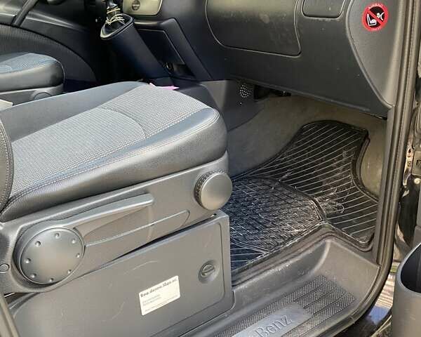 Черный Мерседес Виано, объемом двигателя 2.14 л и пробегом 274 тыс. км за 19800 $, фото 17 на Automoto.ua