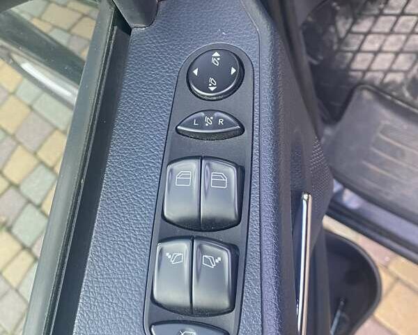 Чорний Мерседес Віано, об'ємом двигуна 2.14 л та пробігом 278 тис. км за 19500 $, фото 14 на Automoto.ua