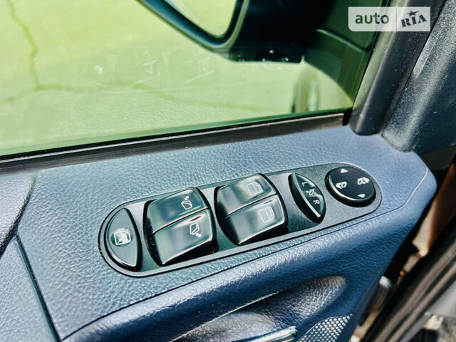 Черный Мерседес Виано, объемом двигателя 2.99 л и пробегом 152 тыс. км за 33000 $, фото 21 на Automoto.ua