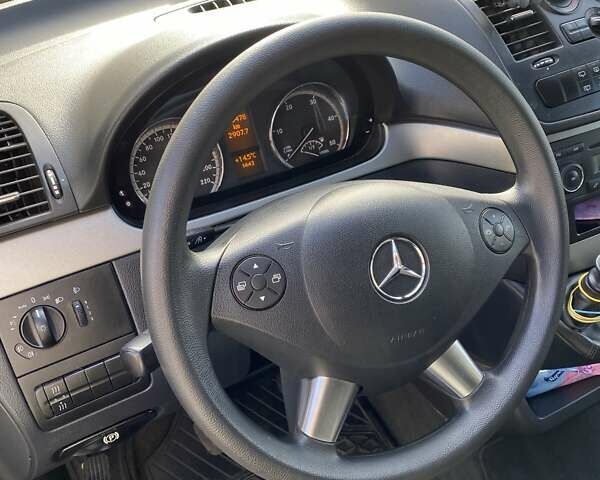 Черный Мерседес Виано, объемом двигателя 2.14 л и пробегом 274 тыс. км за 19800 $, фото 3 на Automoto.ua