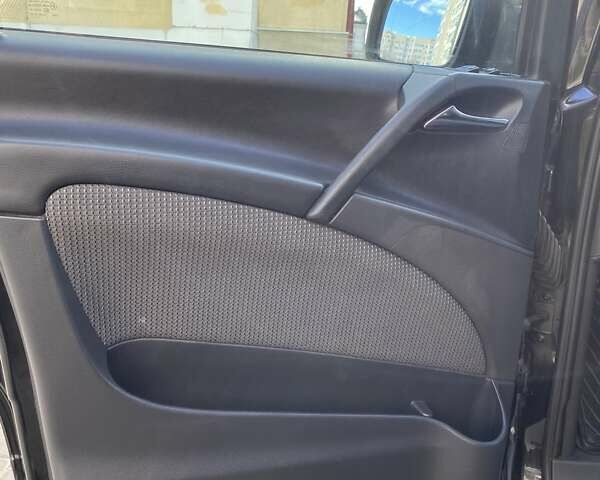 Черный Мерседес Виано, объемом двигателя 2.14 л и пробегом 274 тыс. км за 19800 $, фото 6 на Automoto.ua