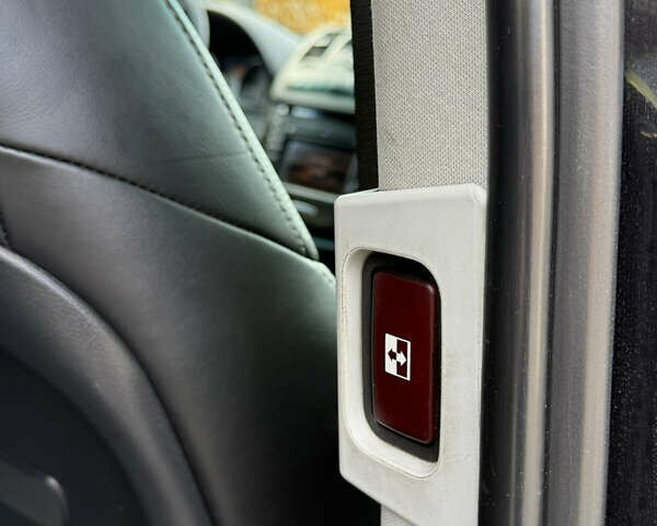 Черный Мерседес Виано, объемом двигателя 2.99 л и пробегом 290 тыс. км за 20900 $, фото 16 на Automoto.ua