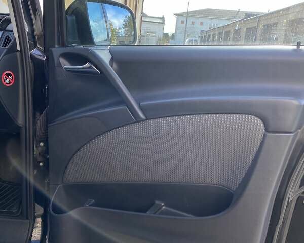 Черный Мерседес Виано, объемом двигателя 2.14 л и пробегом 274 тыс. км за 19800 $, фото 16 на Automoto.ua