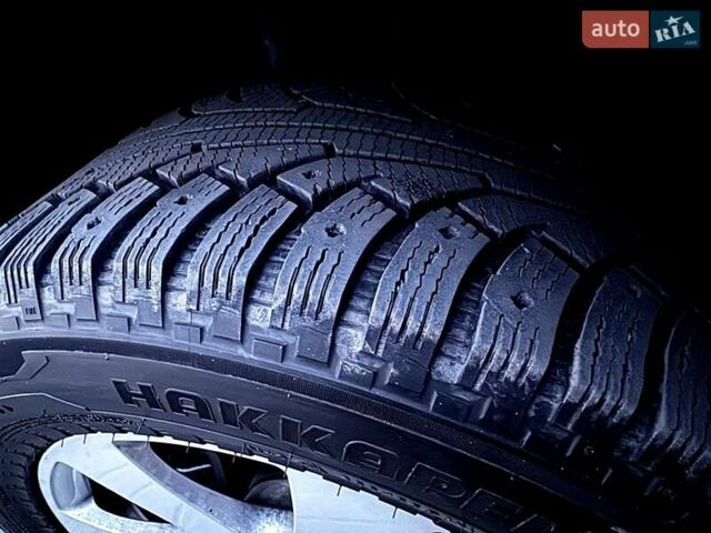 Черный Мерседес Виано, объемом двигателя 2.2 л и пробегом 300 тыс. км за 19500 $, фото 9 на Automoto.ua