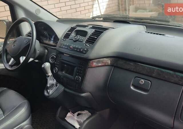 Черный Мерседес Виано, объемом двигателя 2.2 л и пробегом 138 тыс. км за 23500 $, фото 4 на Automoto.ua