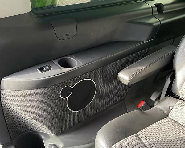 Черный Мерседес Виано, объемом двигателя 2.14 л и пробегом 274 тыс. км за 19800 $, фото 7 на Automoto.ua