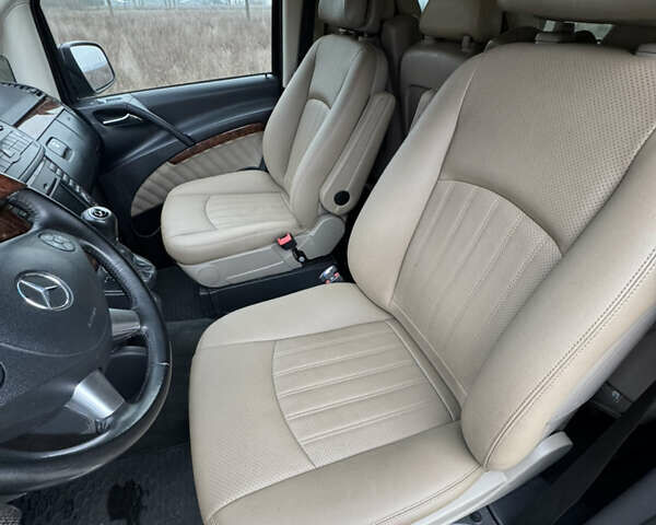 Чорний Мерседес Віано, об'ємом двигуна 2.2 л та пробігом 209 тис. км за 22700 $, фото 17 на Automoto.ua