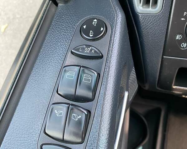 Черный Мерседес Виано, объемом двигателя 2.14 л и пробегом 380 тыс. км за 22000 $, фото 29 на Automoto.ua