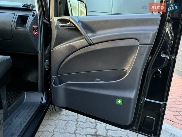 Черный Мерседес Виано, объемом двигателя 2.2 л и пробегом 306 тыс. км за 16500 $, фото 60 на Automoto.ua