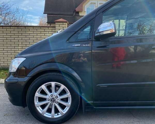 Черный Мерседес Виано, объемом двигателя 2.14 л и пробегом 380 тыс. км за 22000 $, фото 3 на Automoto.ua