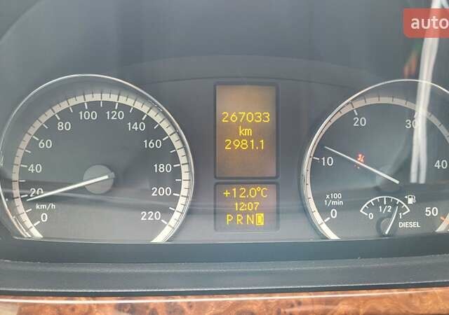 Черный Мерседес Виано, объемом двигателя 2.2 л и пробегом 260 тыс. км за 22500 $, фото 18 на Automoto.ua