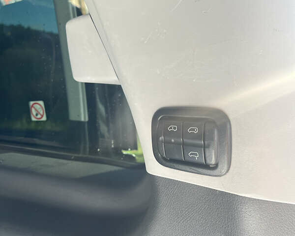 Черный Мерседес Виано, объемом двигателя 2.99 л и пробегом 301 тыс. км за 25999 $, фото 17 на Automoto.ua