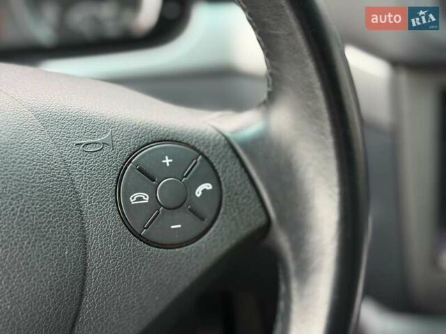 Черный Мерседес Виано, объемом двигателя 2.14 л и пробегом 238 тыс. км за 21500 $, фото 23 на Automoto.ua