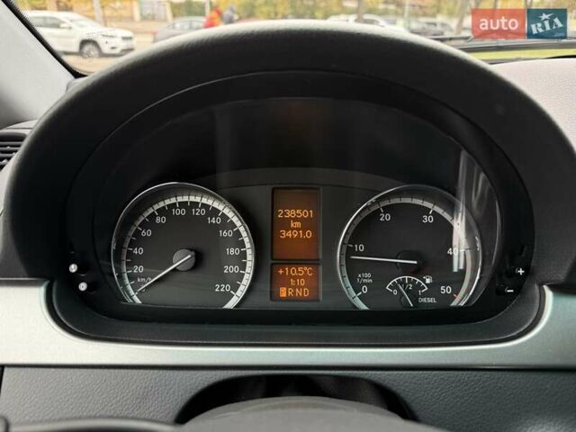 Черный Мерседес Виано, объемом двигателя 2.14 л и пробегом 238 тыс. км за 21500 $, фото 22 на Automoto.ua