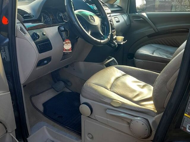 Черный Мерседес Виано, объемом двигателя 2.1 л и пробегом 377 тыс. км за 9500 $, фото 4 на Automoto.ua