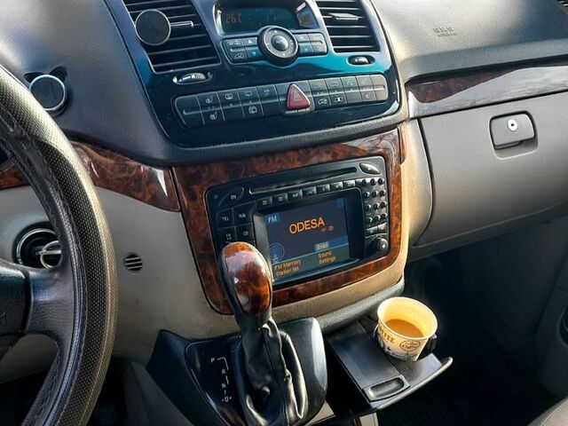 Черный Мерседес Виано, объемом двигателя 2.1 л и пробегом 377 тыс. км за 9500 $, фото 6 на Automoto.ua